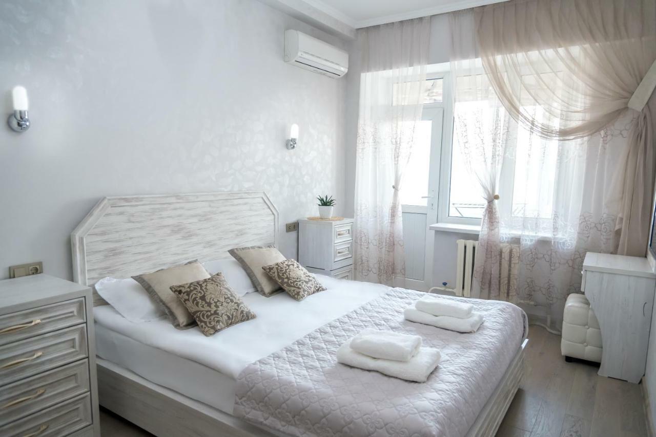 Spacious And Cozy Apartment In Bishkek Center Exterior foto